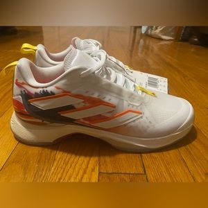 Never worn! Adidas Avacourt Shoes 'Cloud White Zero Metalic' GV9616, size 9.